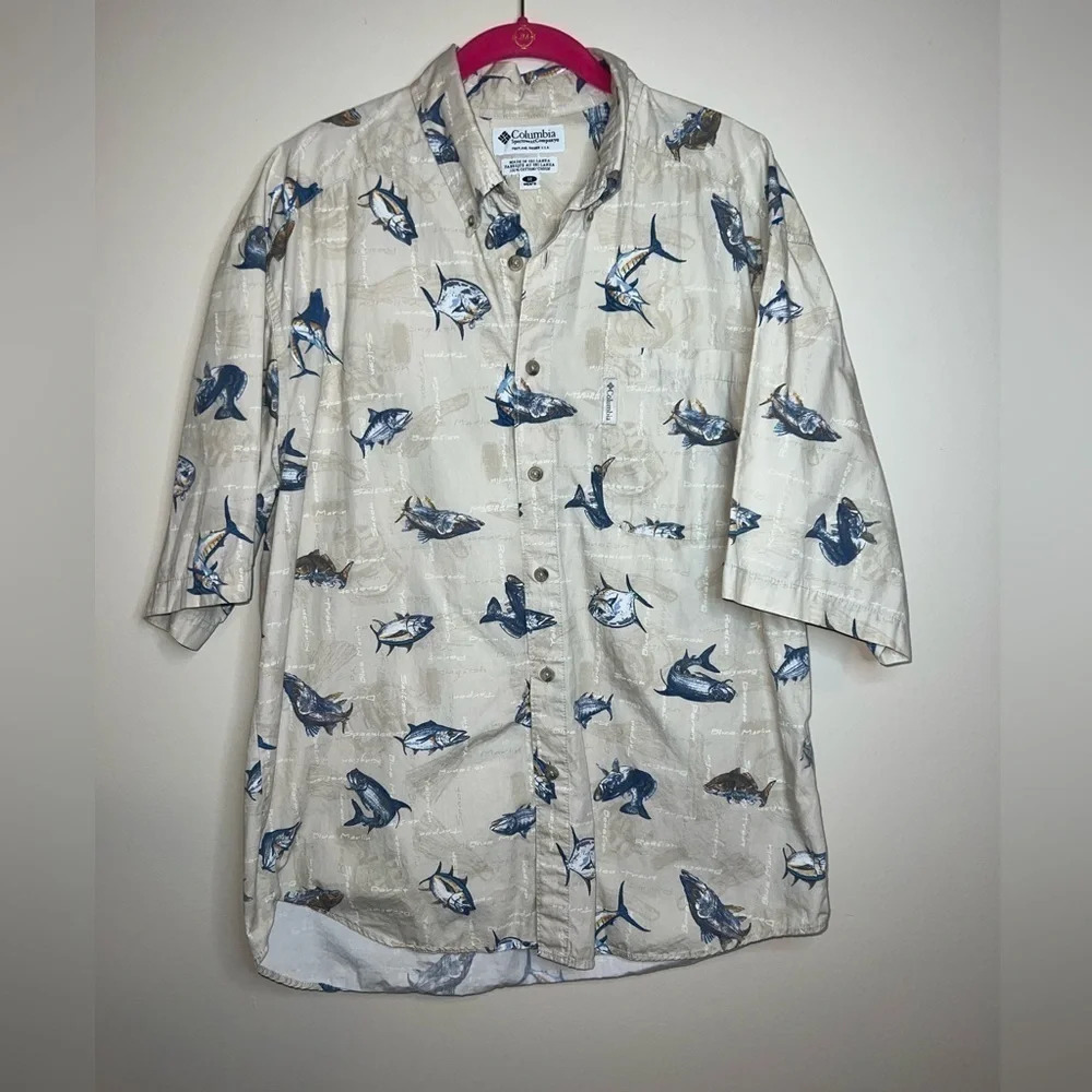 Columbia Sportswear Short Sleeve Button Down Fishing Graphics Shirt